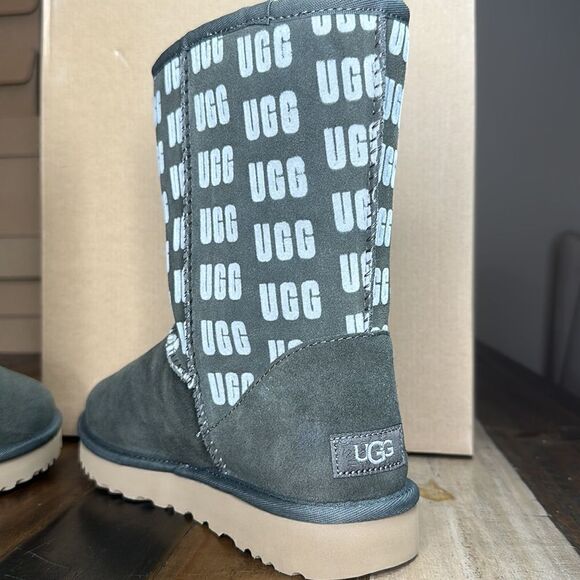 UGG CLASSIC SHORT II UGG GRAPHIC BOOT - Picture 6 of 7